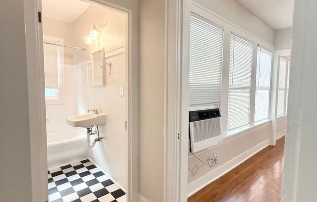 2 beds, 1 bath, $1,195, Unit B3601