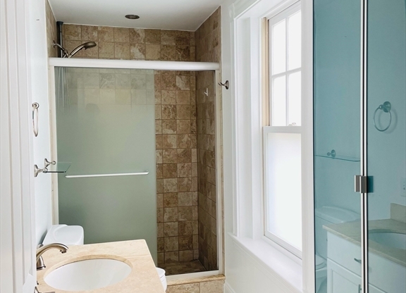 1 bed, 1 bath, 673 sqft, $3,350, Unit 39