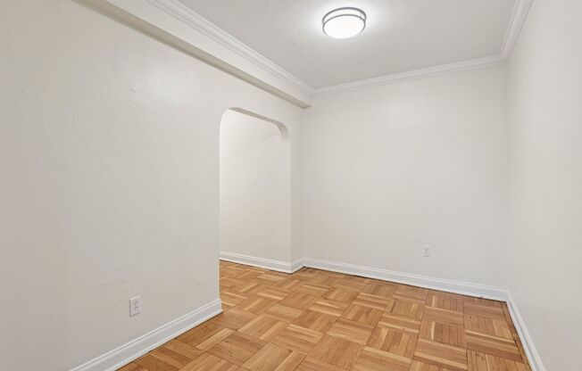 2 beds, 1 bath, 975 sqft, $1,900, Unit Royal York 102