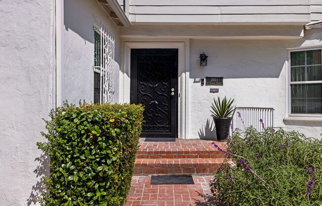Stunning, remodeled rental in Historic Franklin Hills