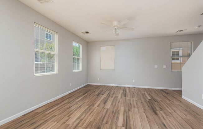 3 beds, 2.5 baths, $1,900, Unit UNIT 152