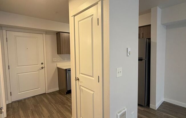 1 bed, 1 bath, 585 sqft, $1,700, Unit 208