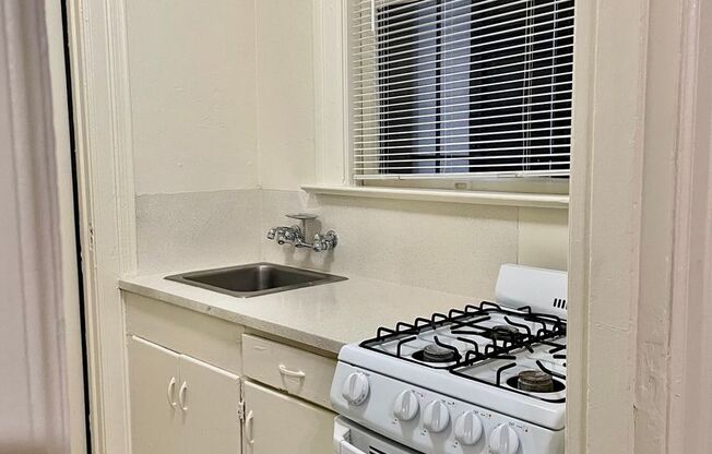 1 bed, 1 bath, 400 sqft, $1,195, Unit B