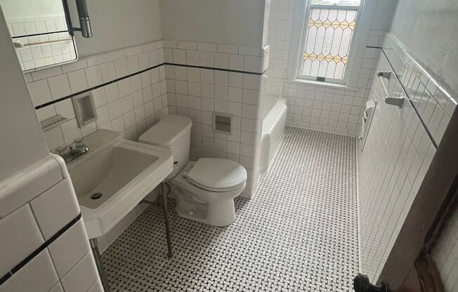 354 W 9TH