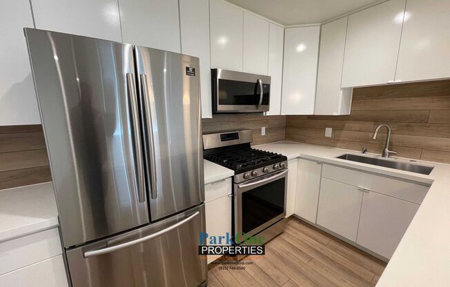 2 beds, 1 bath, 726 sqft, $3,250