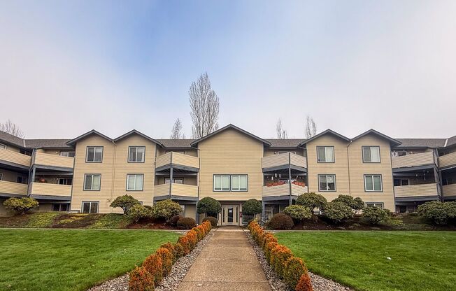 North Salem Apartment Complex With Washer/Dryer! ~ Camelot