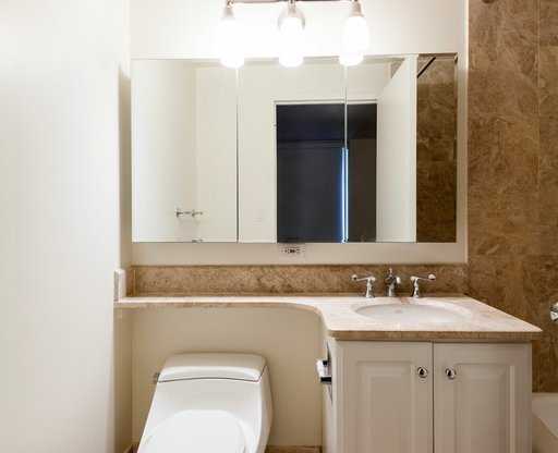 1 bed, 1 bath, $5,500, Unit 712