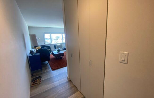 2 beds, 1 bath, $1,395, Unit 321
