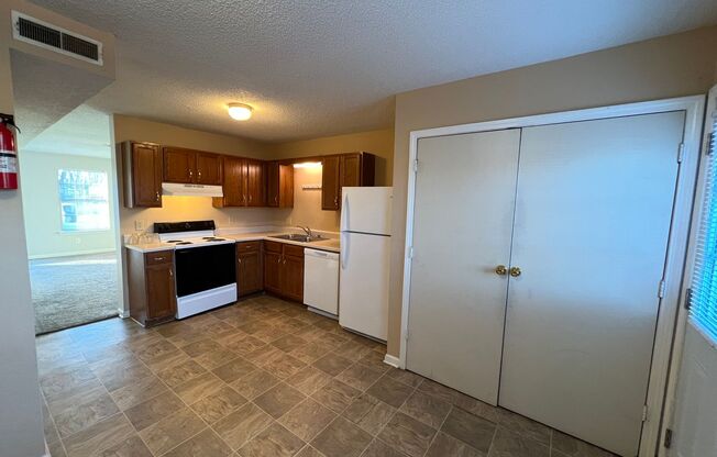 2 beds, 1.5 baths, 1,000 sqft, $995, Unit 267 B Stateline Rd