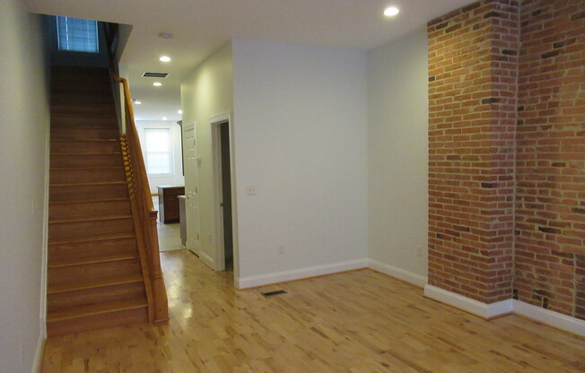 Charming 4 Bedroom/3.5 Bathroom Townhome with Parking Pad in Station North, MD!