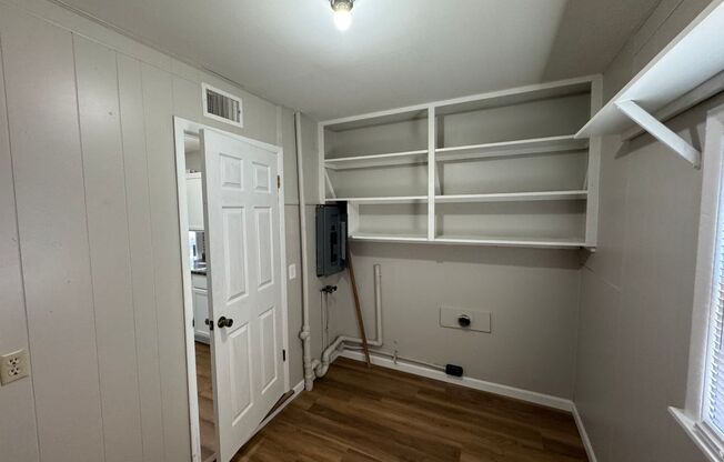 3 beds, 1 bath, $950