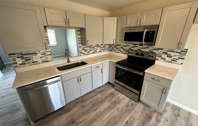 Madison Hill Remodeled 3 Bedroom Home (Available Immediately)