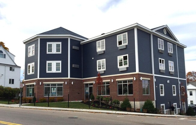 225 W SQUANTUM ST