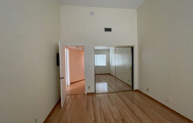 3 beds, 2.5 baths, $2,995, Unit UNIT A