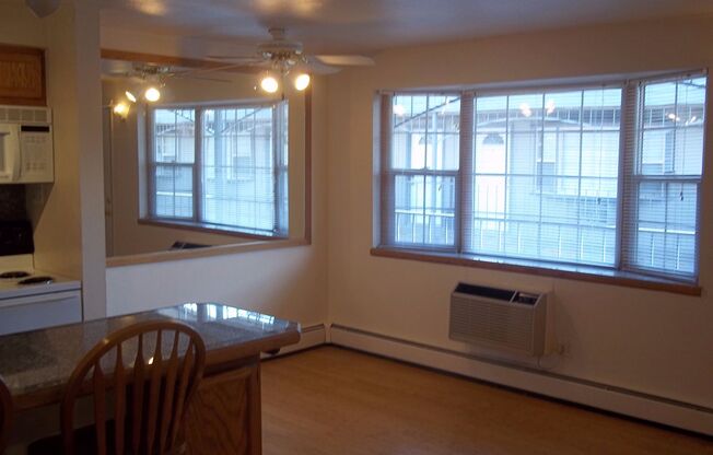 1 bed, 1 bath, 550 sqft, $1,595, Unit 680-311