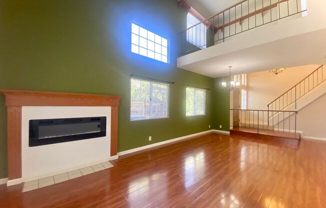 Beautiful Ardenwood home with Loft Available for Rent!