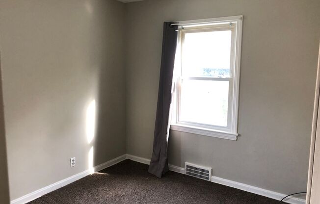 2 beds, 1 bath, $1,000