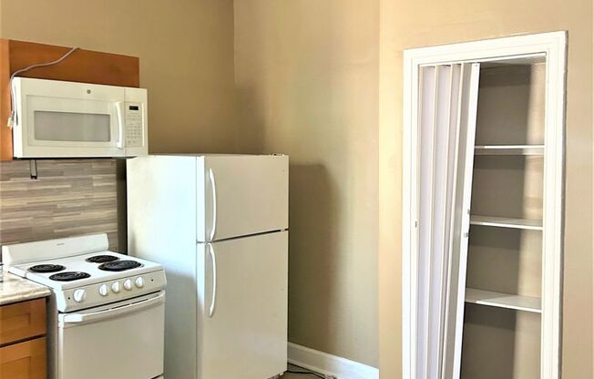 1 bed, 1 bath, 600 sqft, $900