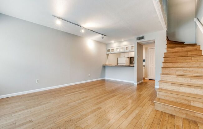 Modern One Bedroom Apartment in North Oak Lawn!