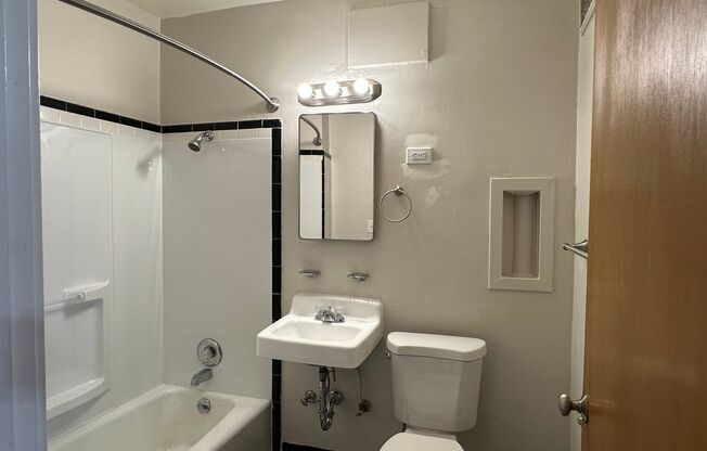 Studio, 1 bath, 418 sqft, $995, Unit 103