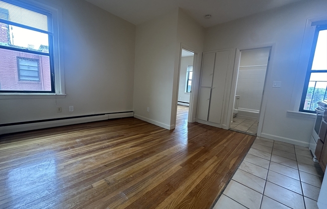 1 bed, 1 bath, 400 sqft, $2,300, Unit 43