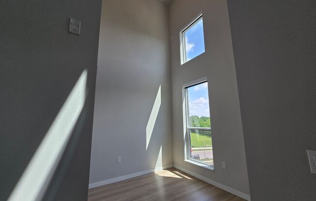1 bed, 1 bath, 756 sqft, $1,820, Unit 8421-421