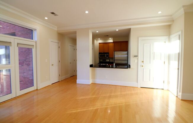 2 beds, 2 baths, 975 sqft, $4,395, Unit 604