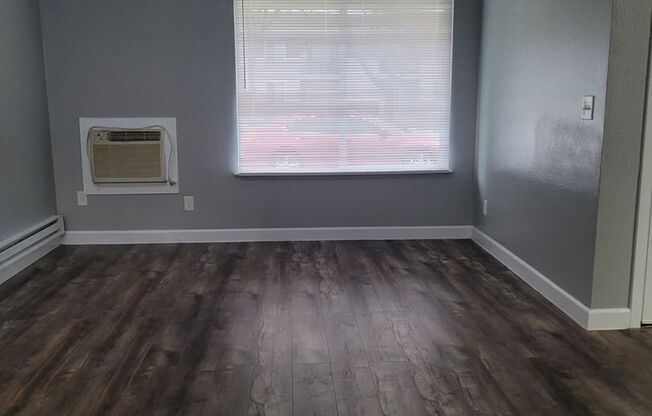 3 beds, 1 bath, 945 sqft, $1,700, Unit 1326 M4