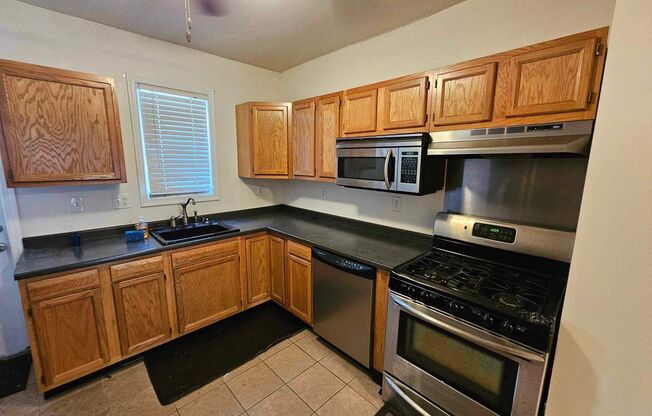 3 beds, 1 bath, $1,550