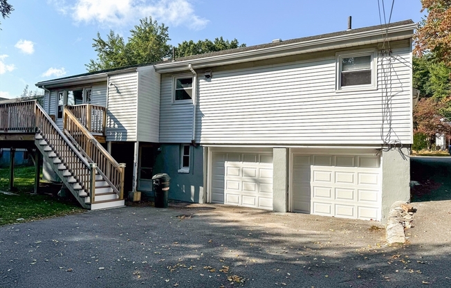 92 WOODCLIFF RD