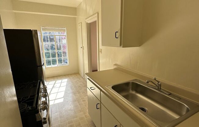 Studio, 1 bath, 535 sqft, $1,295, Unit 18