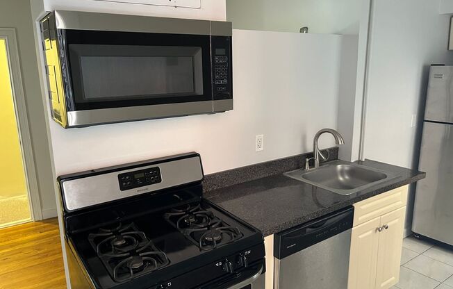 1 bed, 1 bath, $2,000, Unit 515 Orange Unit 1