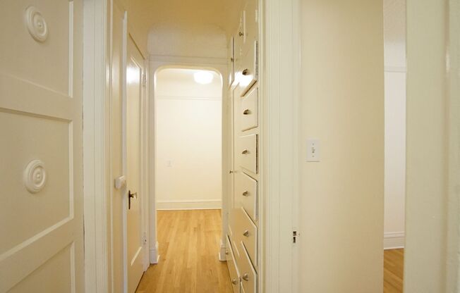 Gorgeous Corner 1-Bed with Built-ins in Coveted NW Location!