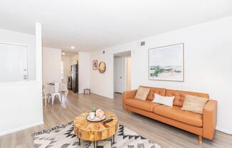 2 beds, 1 bath, 780 sqft, $999