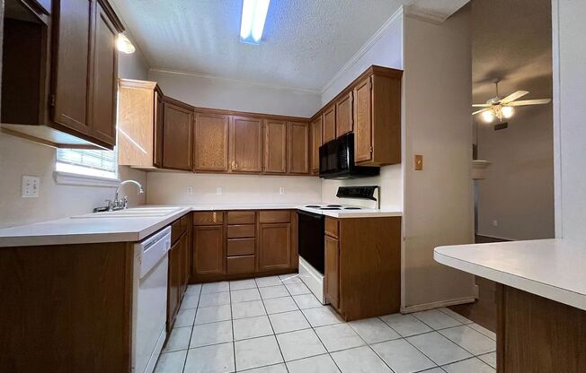 3 bedroom 3 bathroom in Frenship ISD!