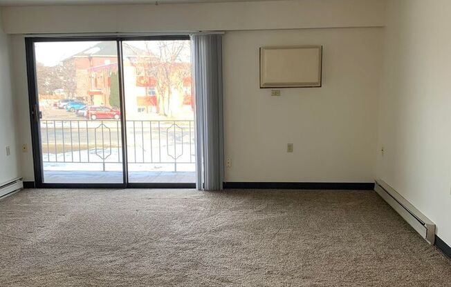 2 beds, 1 bath, $825, Unit 1502-23