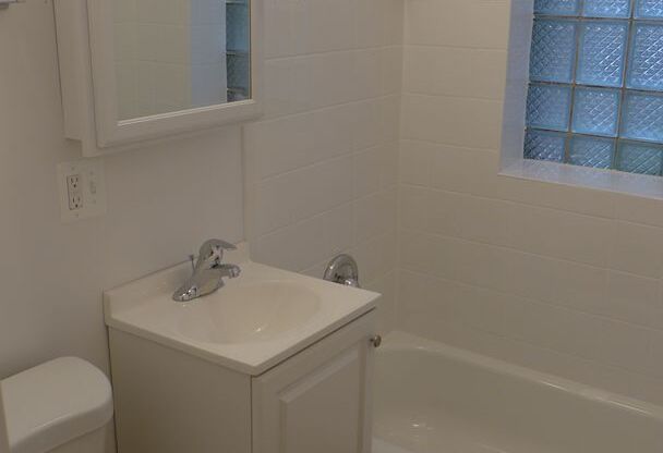 Studio, 1 bath, 325 sqft, $1,395, Unit 105