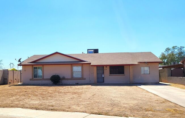 EXCELLENT VALUE ON THE PHOENIX/TEMPE BORDER!