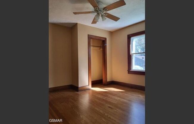 2 beds, 1 bath, $1,600