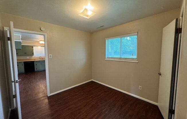 3 beds, 1 bath, $1,095