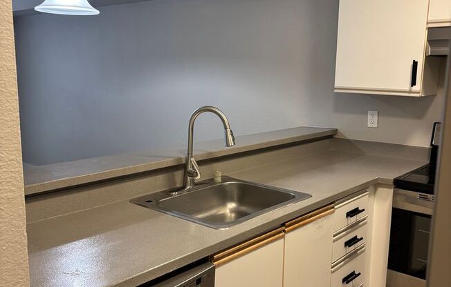 1 bed, 1 bath, 715 sqft, $1,995, Unit 216