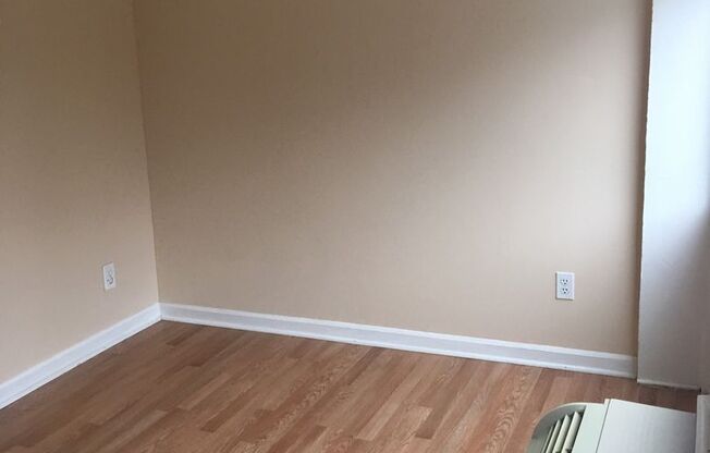 University Towers- 1 Bedroom/Studio Apartment close to UT campus. Available 8/15/24