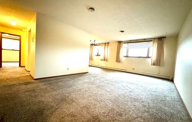 2 beds, 1.5 baths, 900 sqft, $995, Unit Apt 4