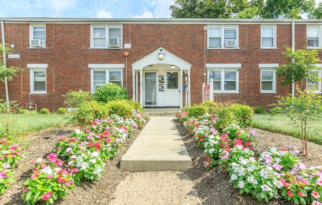 Welcome Home to Nottingham Apartments in Hamilton, NJ