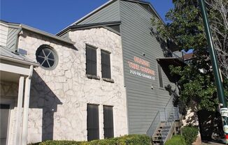 UT PRE-LEASE - 1 bed / 1 bath Updated West Campus Condo