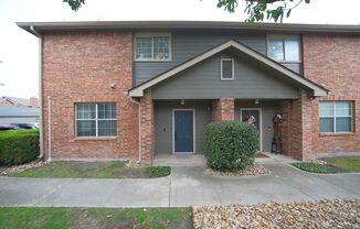 Delightful Condominium in the heart of the Medical Center. Realtor Commission: $500