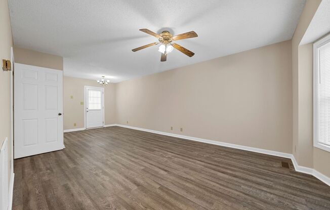 1 Bedroom Pet Friendly Home For Rent Near Dover Crossing!