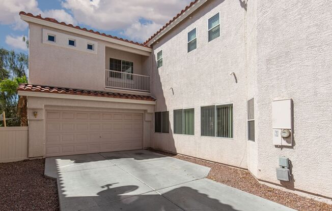 Rare FIVE bedroom home in NW with one bed/bath downstairs.