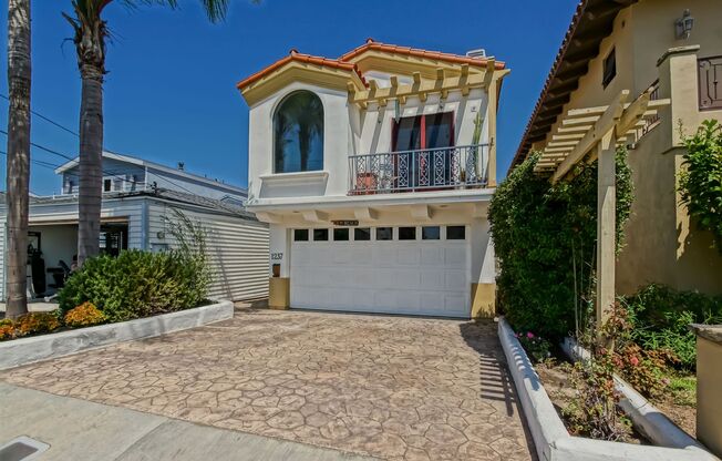 CUSTOM, ECLECTIC & CHARMING, 2100 SQ FT, HERMOSA HILLTOP HOME W/ OCEAN VIEWS, PATIO/YARD, 2 BALCONIES & 2-CAR GARAGE CLOSE TO SHOPPING, RESTAURANTS, & JUST 1 MILE TO BEACH/HB PIER!