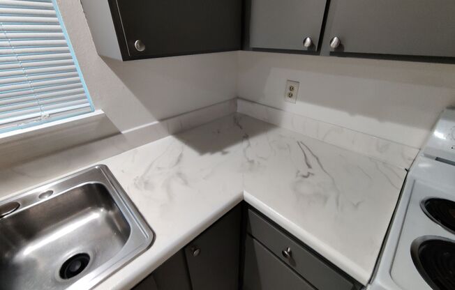 2 beds, 1 bath, 800 sqft, $1,350, Unit 902